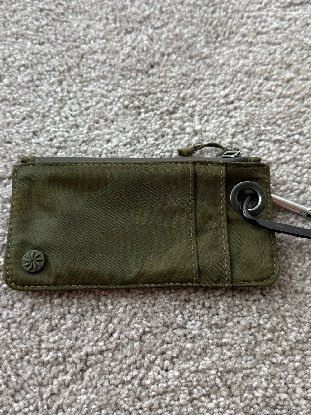 Athleta Coffee Run Wallet 2.0 in Olive Green